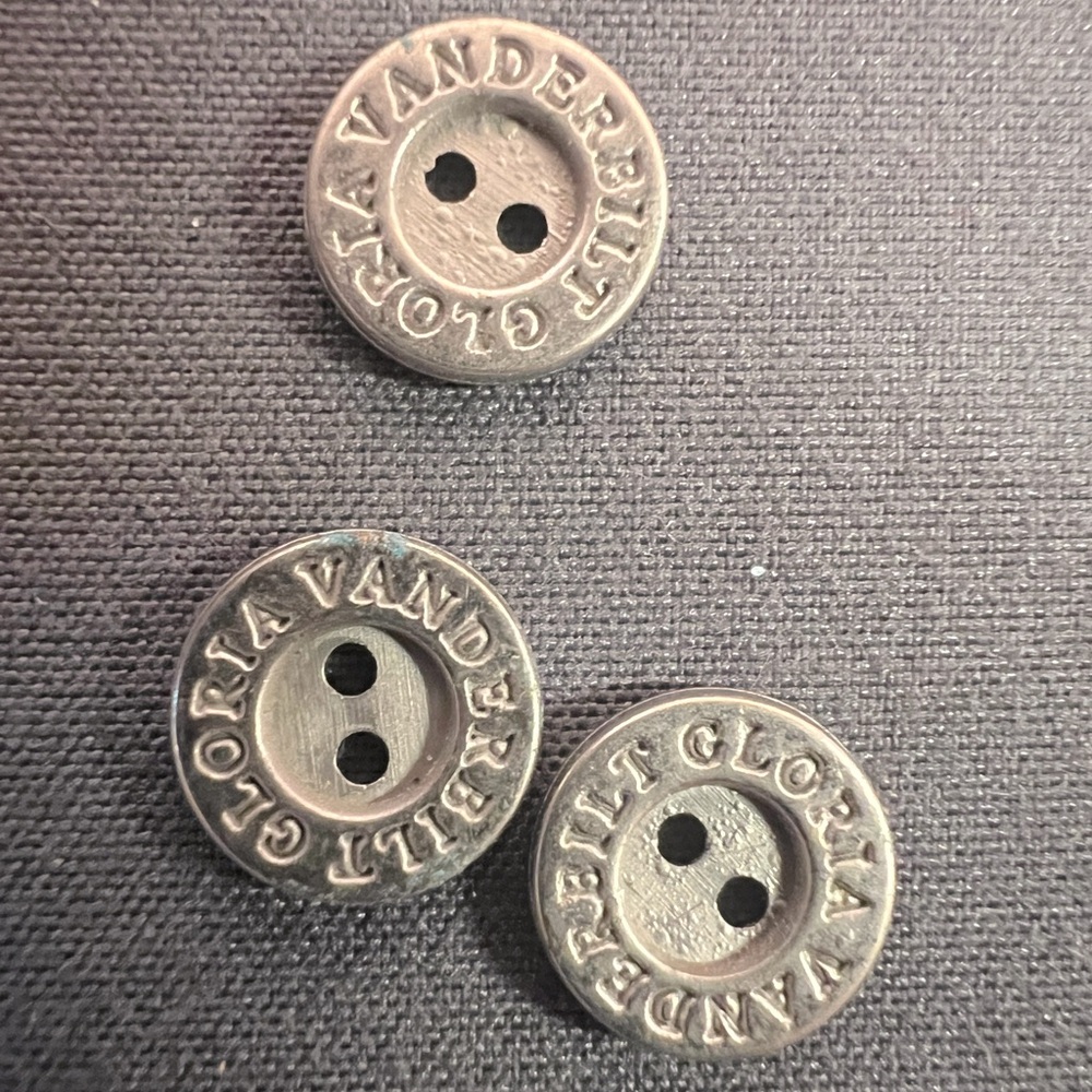 3 VINTAGE 80s SILVER GLORIA VANDERBILT METAL BUTTONs 5/8" JEANS? JACKET? ESTATE